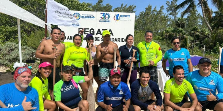 Exitosa regata a Remo en Canoas Mayas por 30 Aniversario de Solidaridad