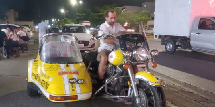 Llega a Playa del Carmen motociclista catalán que viaja desde Nueva York a Argentina