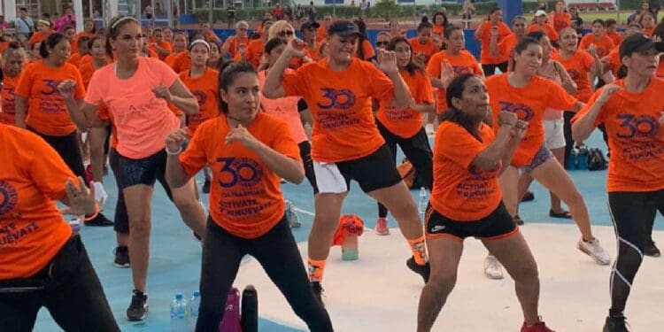 Solidarenses conmemoran Día Naranja bailando contra la violencia