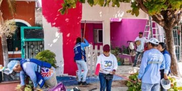 Gobierno municipal continua renovando colonias de manera integral con "Pinta tu Fachada"