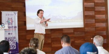 Motivan a juventud estudiantil a ampliar sus horizontes con taller internacional