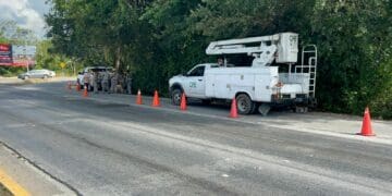 Apagón de 14 horas en el norponiente de Playa del Carmen; tras reanudarse el servicio se incendió un registro