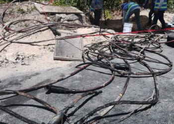 Esperan comercios del norponiente de Playa del Carmen restablecimiento de energía eléctrica para poder operar