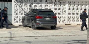 Vandalizan auto de un hombre en el Arco Vial de Playa del Carmen