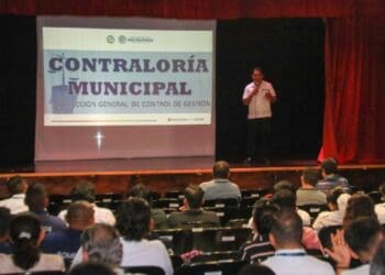 Funcionarios reciben capacitación en ética y conducta