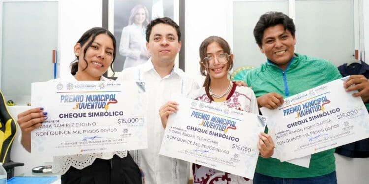 Con el Premio Municipal de la Juventud, Solidaridad reconoce logros y aportaciones a la comunidad