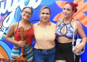 Lili Campos develó el muro “La Bamba por Playa”
