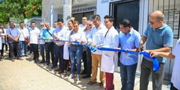Lili Campos inaugura instalaciones de salud y entrega cartillas de salud municipal