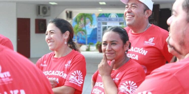 Maestros de Educación Física del Municipio de Solidaridad son reconocidos en su día