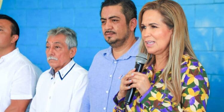 Lili Campos reconoció la labor de los médicos