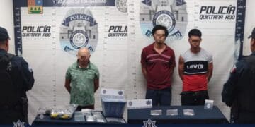 Policía Municipal de Solidaridad asegura a 5 sujetos, posibles narcóticos y un vehículo reportado