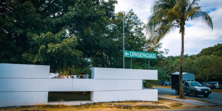 Construirá gobierno banquetas de Hospital General