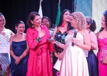 Amexme reconoce a Kira Iris, ejemplo de mujer trabajadora, comprometida con Solidaridad y el Estado