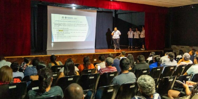 Capacitan a contribuyentes solidarenses en emisión de facturas