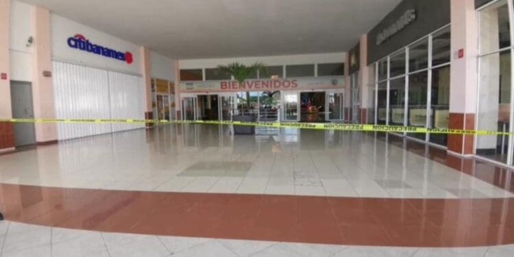 Desalojan Centro Maya en Playa del Carmen por un cortocircuito; problema fue controlado