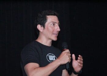 El apneista solidarense Pedro Tapia imparte charla a jóvenes estudiantes del CETMAR