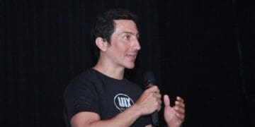 El apneista solidarense Pedro Tapia imparte charla a jóvenes estudiantes del CETMAR