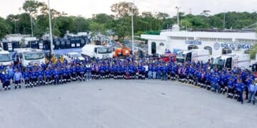 Lili Campos dignifica a personal de servicios públicos con más uniformes