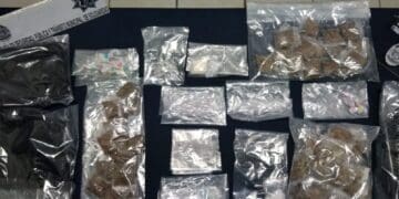 Policía Municipal de Solidaridad en recorrido de seguridad aseguro a 3 sujetos y más de 100 dosis de posibles narcóticos