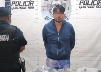 Policía Municipal de Solidaridad tras atender un llamado de auxilio, aseguró a un sujeto por el posible delito de robo en el fraccionamiento Quinta del Carmen