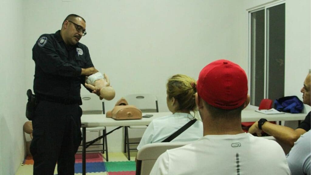Policías Municipales llevan talleres de defensa personal y primeros auxilios a colonias y localidades