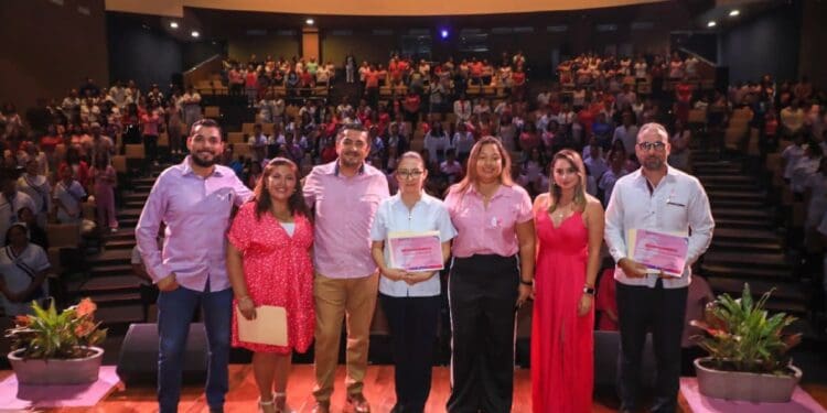 Realizan simposio “Tu lucha es mi lucha contra el cáncer de mama”