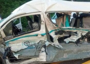 Taxistas de Playa del Carmen niegan sobrecupo en van involucrada en accidente del fin de semana