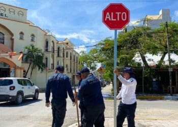 Tránsito Municipal instala señales viales para protección de los ciudadanos