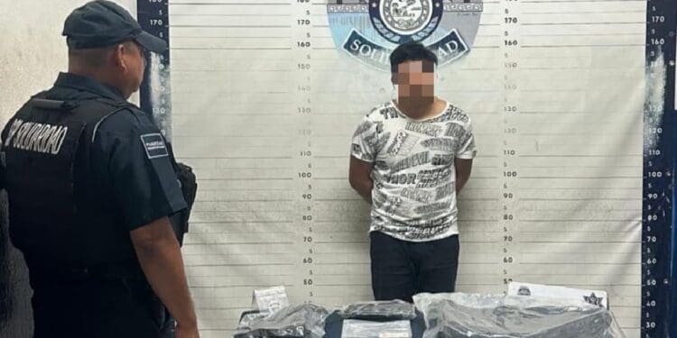 Tras solicitud de auxilio, Policía Municipal de Solidaridad aseguró a un sujeto por posible delito de robo