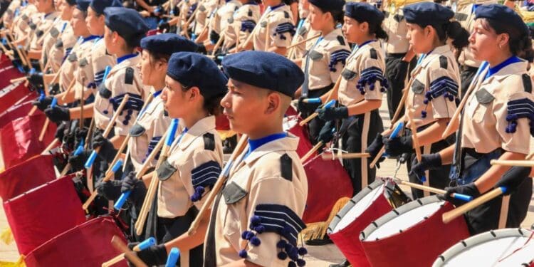 Participativo y vistoso desfile por el CXIII Aniversario de la Revolución Mexicana