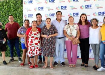 Entrega gobierno de Lili Campos prótesis dentales a pacientes de la tercera edad