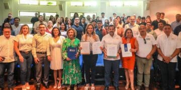 Firman convenio en beneficio de universitarios de Solidaridad