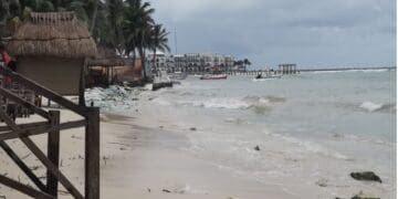 Frente frío provoca puerto cerrado, lluvias y bajas temperaturas en Playa del Carmen