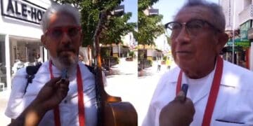 Músicos callejeros de Playa del Carmen llegan a ganar entre 100 y 300 pesos al día