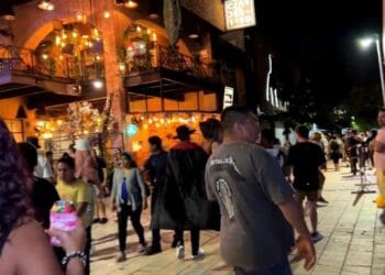 Ocho detenidos por disparar rifles de aire y arrojar huevos a paseantes en Noche de Halloween en Playa del Carmen
