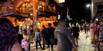 Ocho detenidos por disparar rifles de aire y arrojar huevos a paseantes en Noche de Halloween en Playa del Carmen