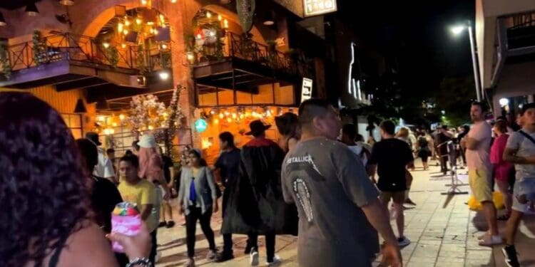 Ocho detenidos por disparar rifles de aire y arrojar huevos a paseantes en Noche de Halloween en Playa del Carmen