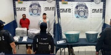 Policía Municipal de Solidaridad detuvo a 2 personas y aseguro 36 paquetes grandes con posibles narcóticos