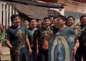 Cientos de fieles de la virgen de Guadalupe acuden a la iglesia de la Colosio de Playa del Carmen