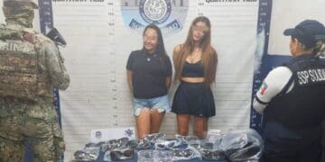 Colombianas querían estrenar lentes sin pagar; las detuvo la Policía en Playa del Carmen