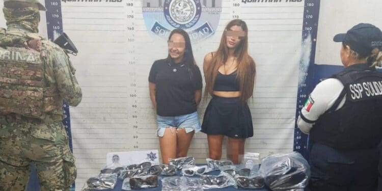 Colombianas querían estrenar lentes sin pagar; las detuvo la Policía en Playa del Carmen