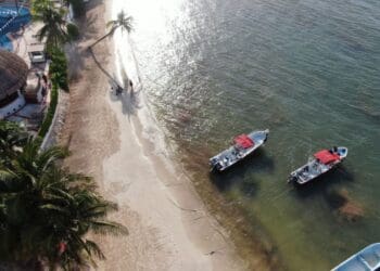 Con 8 mil toneladas de arena, recuperan costas erosionadas de Playa del Carmen