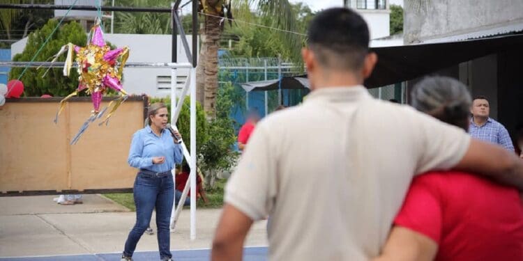 Convive Lili Campos con internos del Centro de Retención Municipal