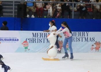 Durante la temporada navideña, regresa la pista de hielo a Playa del Carmen