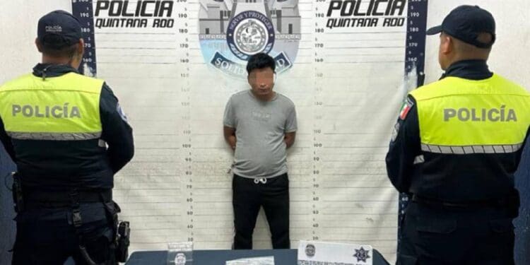 Policía Municipal de Solidaridad aseguro a un sujeto por posible posesión de marihuana