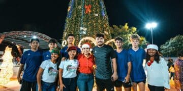 Se enciende la navidad en Puerto Aventuras