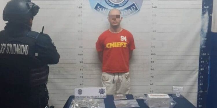 Sujeto es detenido en posesión de más de 25 dosis de droga en Villas del Sol