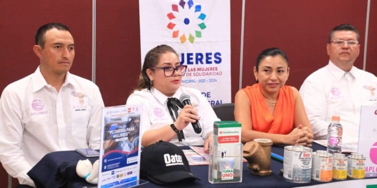 Abren taller de plomería para mujeres en Playa del Carmen