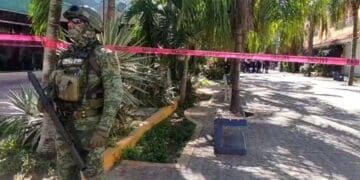 Ataque en la Quinta Avenida; disparan contra dos personas en puesto de artesanías en Playa del Carmen