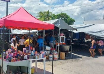 Autoridades de Playa del Carmen van a ordenar tianguis y bazares